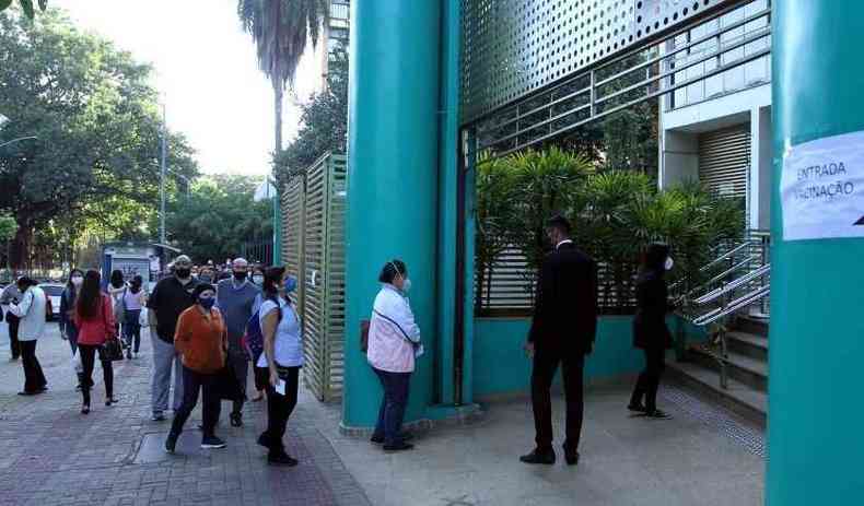 Faculdade Cincias Mdicas se tornou posto de vacinao contra a COVID-19 em Belo Horizonte (foto: Jair Amaral/EM/D.A Press)