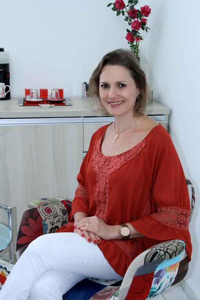 Para a psicóloga e psicoterapeuta humanista Renata Feldman, escutar é uma habilidade que repercute positivamente na interação com o outro e fortalece as relações(foto: Cris Albuquerque/Divulgação %u2013 21/6/16 ) Para a psicóloga e psicoterapeuta humanista Renata Feldman, escutar é uma habilidade que repercute positivamente na interação com o outro e fortalece as relações(foto: Cris Albuquerque/Divulgação %u2013 21/6/16 )