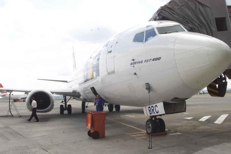 O avião estava prestes a decolar(foto: Jorge Gontijo/Estado de Minas) Avião Boeing 737