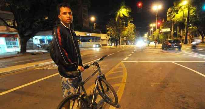 O ciclista, Isnaldo Fagundes da Rocha, de 29 anos, voltava do trabalho quando foi atingido(foto: Gladyston Rodrigues/EM/D.A/Press)