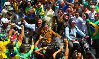Bolsonaro em motociata em Santa Cruz do Capiberibe (PE), em setembro do ano passado