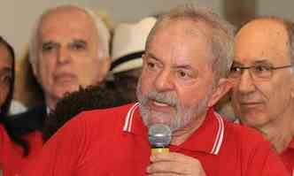 A defesa diz que Lula est sendo vtima de perseguio(foto: Roberto Parizotti / CUT)