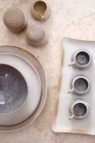Mesa de café com utilitários de cerâmica(foto: Divulgação) Mesa de café com utilitários de cerâmica