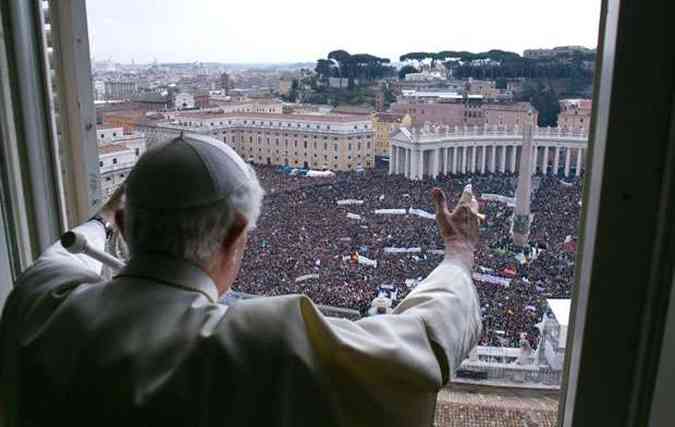 Bento XVI fez hoje sua ltima orao do Angelus(foto: OSSERVATORE ROMANO / AFP)