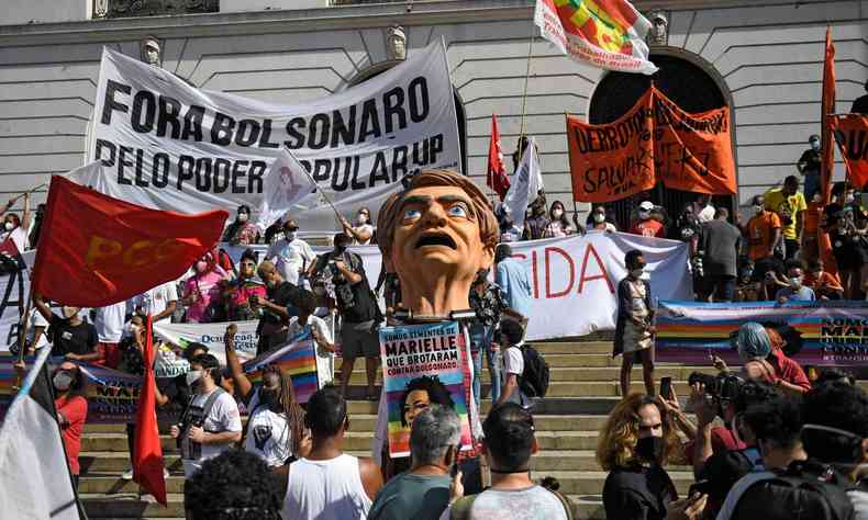 No Rio, mais sátiras a Bolsonaro(foto: AFP / MAURO PIMENTEL)