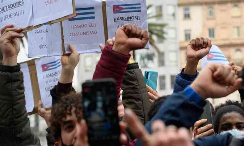 Populao passou trs dias sem acesso  internet por causa de protestos contra o governo cubano(foto: Pablo Porciuncula/AFP)
