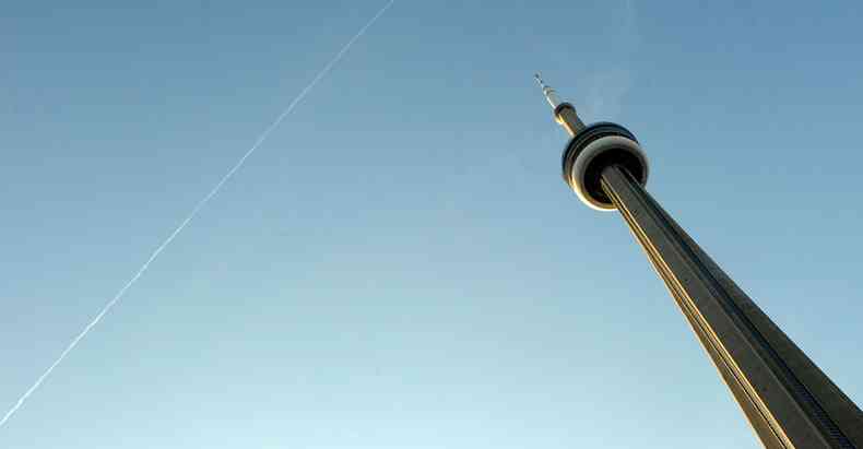 Do alto da CN Tower, com seus 533 metros de altura, aprecie a cidade de Toronto(foto: Eva HAMBACH/AFP)