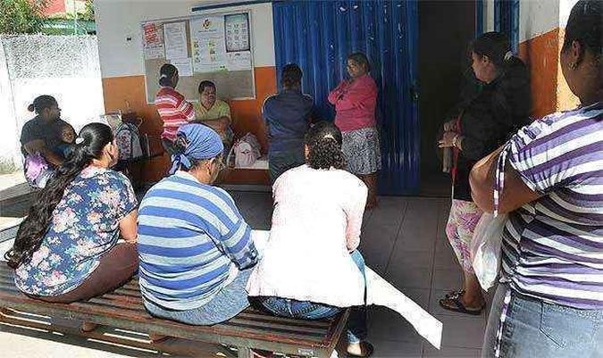 Santa Luzia, cidade vizinha a BH, oferece um dos maiores sal�rios da regi�o e procura quatro m�dicos. Enquanto isso, postos ficam lotados(foto: Beto Novaes/EM/D.A Press)