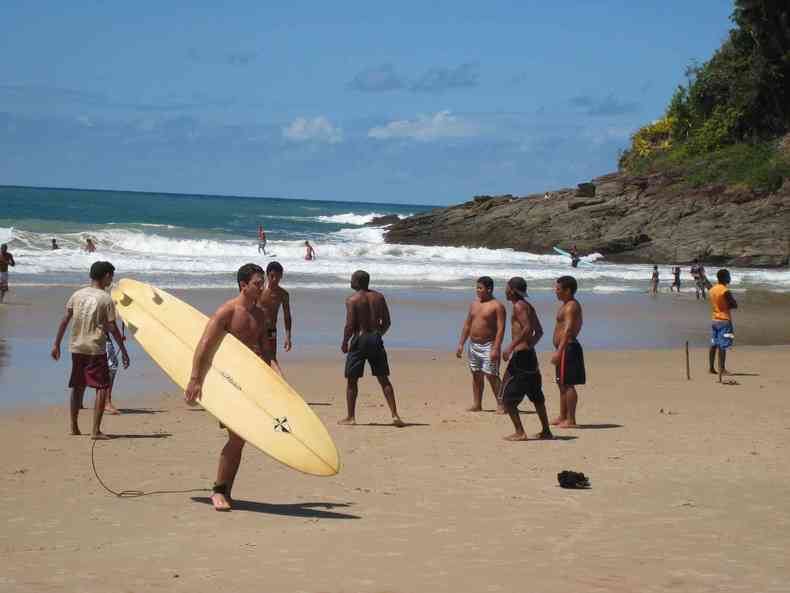 Praia da Tiririca é a preferida dos surfistas em Itacaré, possui movimento durante o ano inteiro