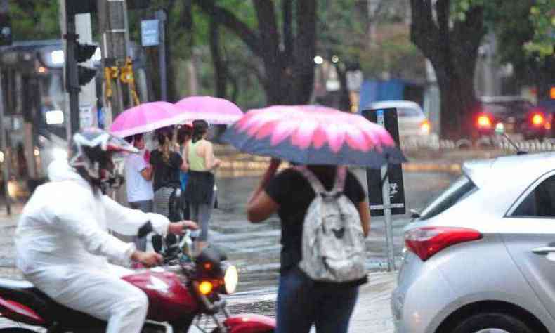 Chuva permanece nos perodos da tarde e noite(foto: Gladyston Rodrigues/EM/D.A. Press)