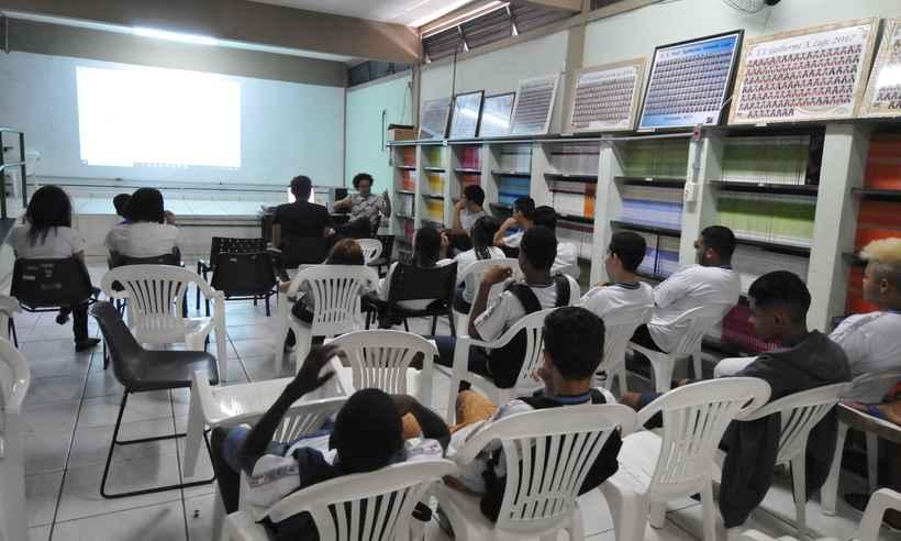 Resultado de imagem para Secretaria de Estado de EducaÃ§Ã£o fara reforÃ§o escolar para cerca de 15 mil alunos que voltaram as escolas