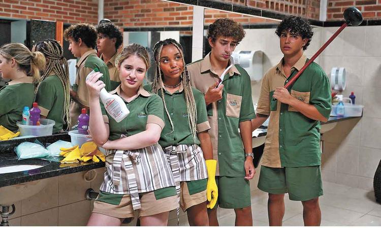 Sophia Valverde, Duda Pimenta, Enzo Krieger e  Igor Jansen em cena do filme  As aventuras de Poliana - O filme