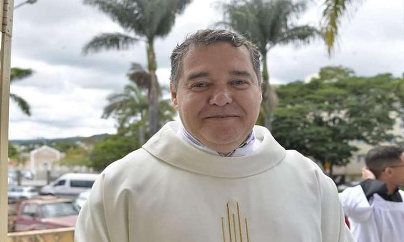 Padre se surpreendeu com repercussão do vídeo nas redes(foto: Arquivo pessoal) Padre se surpreendeu com repercussão do vídeo nas redes(foto: Arquivo pessoal)