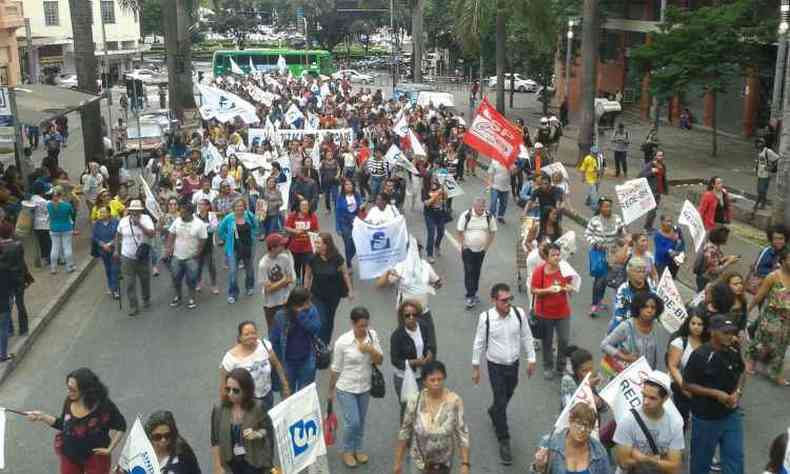 Professores fizeram uma passeata pelo Centro de Belo Horizonte(foto: Beto Novaes/EM/D.A.Press)