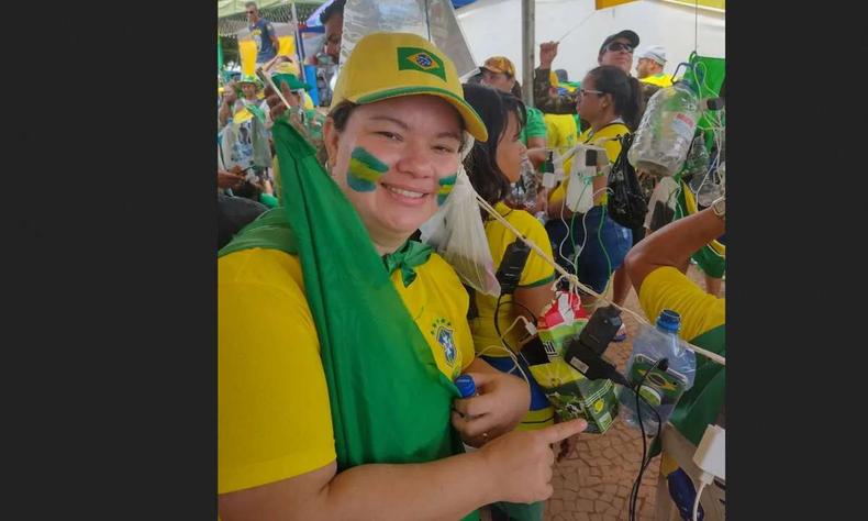 A administradora Alessandra Faria Rondon postava o dia a dia dos acampamentos bolsonaristas em suas redes sociais(foto: Reprodução/Facebook) Alessandra Faria Rondon