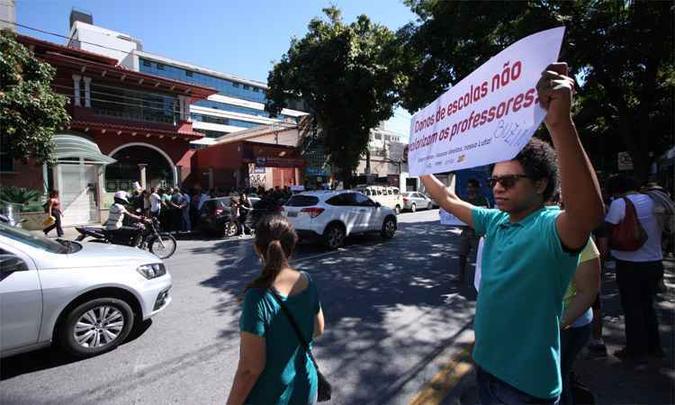 Docentes de 140 escolas pedem pelo reajuste salarial pelo INPC, entre outras reivindicações(foto: Edésio Ferreira/EM/DA Press) Docentes de 140 escolas pedem pelo reajuste salarial pelo INPC, entre outras reivindicações(foto: Edésio Ferreira/EM/DA Press)