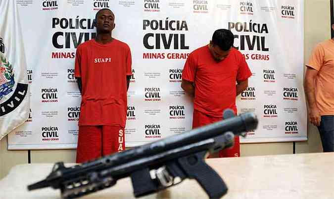 Os criminosos usaram uma metralhadora para cometer os assassinatos(foto: Tlio Santos/EM/D.A.Press)