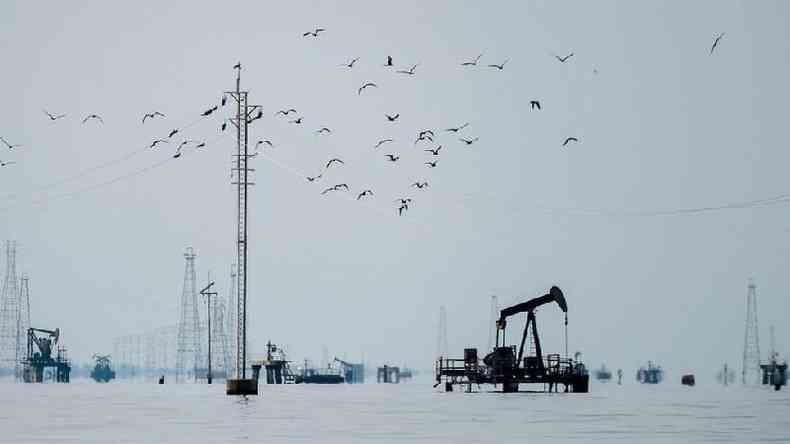 Plataformas de petróleo no Lago de Maracaibo