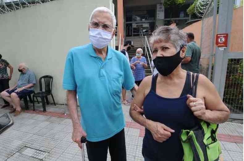 Idosos de 86 a 88 anos participaram do mutiro de vacinao no carnaval(foto: Juarez Rodrigues/EM/D.A Press)