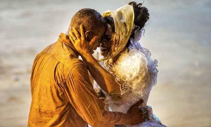 Casal da São Gererê fez representação comovente da dor dos desabrigado de Bento Rodrigues(foto: Área de Serviço/Belotur/Divulgação) Casal da São Gererê fez representação comovente da dor dos desabrigado de Bento Rodrigues(foto: Área de Serviço/Belotur/Divulgação)
