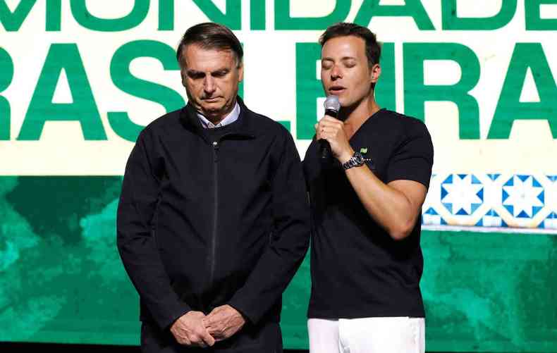 Bolsonaro e Andr Valado orando