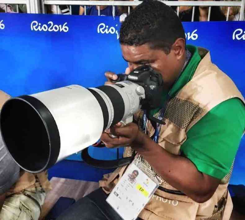 Joo Maia chamou ateno por ser um fotgrafo cego fazendo a cobertura dos Jogos Paralmpicos no Rio de Janeiro, em 2016(foto: Arquivo Pessoal)