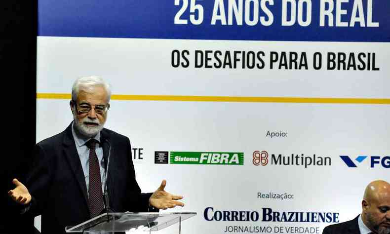 Gustavo Loyola, ex-presidente do Banco Central do Brasil, em debate no Correio Braziliense