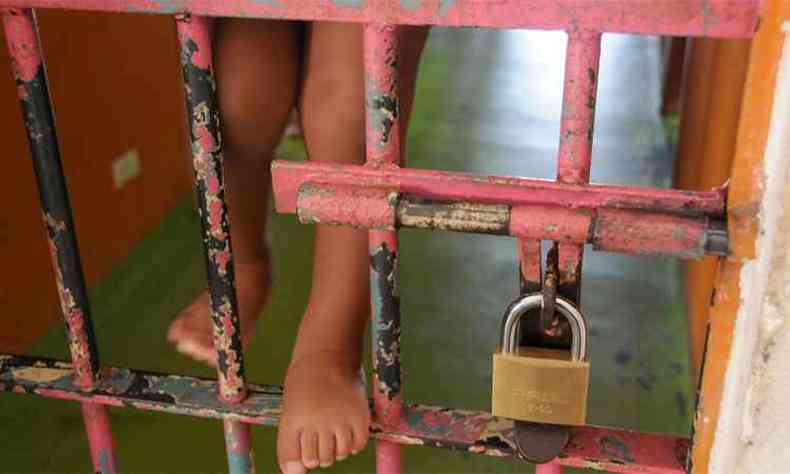 Entidades alegam riscos para a sade e a educao das crianas criadas dentro de unidades prisionais(foto: Beto Novaes/EM/D.A Press)