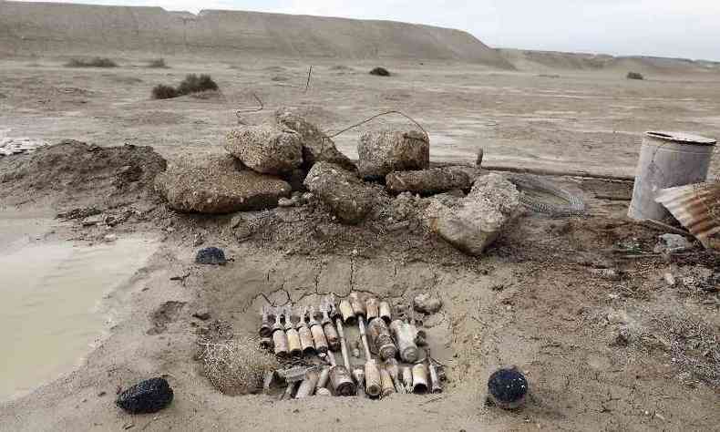 Artefatos explosivos encontrados na regio prxima ao Rio Jordo(foto: MENAHEM KAHANA / AFP)