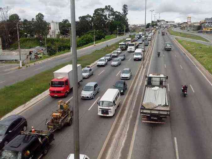 Trnsito no sentido Vitria do Anel Rodovirio no momento da manifestao (foto: Jair Amaral/EM DA Press)