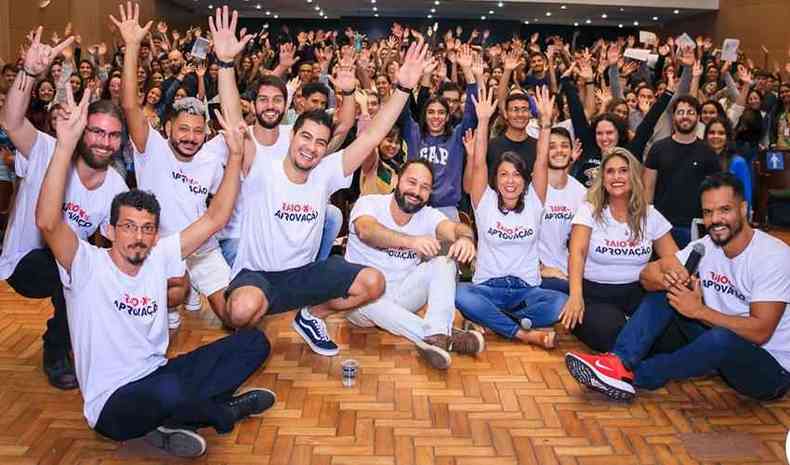 Na foto esto professores do Colgio e Pr-vestibular Determinante em evento na Faculdade de Medicina da UFMG