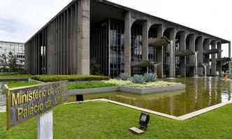 Fachada do prdio do Ministrio da Justia e do Palcio da Justia. Foto tirada durante o dia