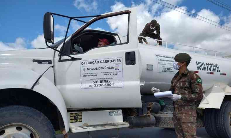 Exército suspenderá atendimento aos afetados pela seca por caminhões-pipas