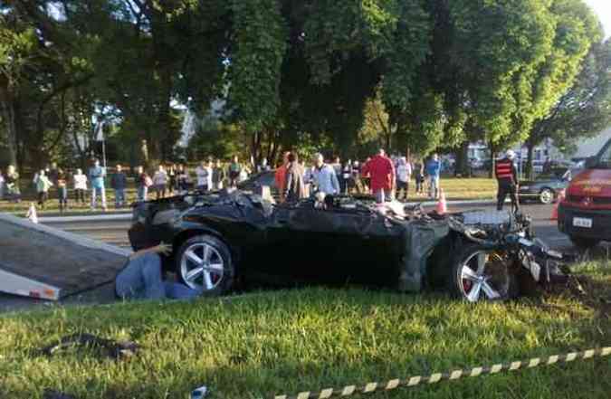 Carro ficou completamente destrudo(foto: Luisa Ikemoto/ CB/ DA Press)