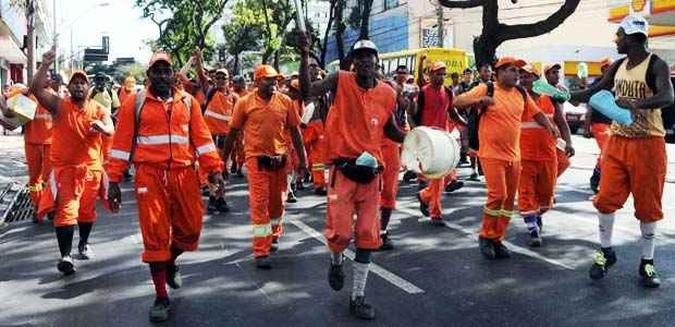 Os trabalhadores alegam que não recebem salário há três meses(foto: Paulo Filgueiras/EM/D.A.Press) Os trabalhadores alegam que não recebem salário há três meses(foto: Paulo Filgueiras/EM/D.A.Press)