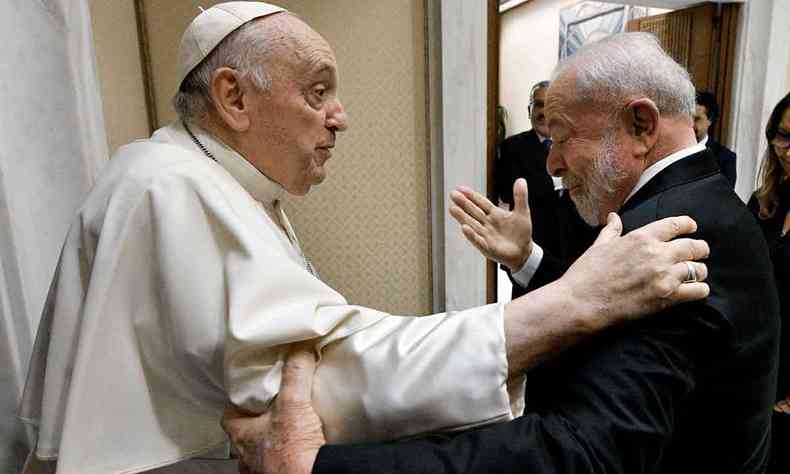 Papa Francisco e o presidente Lula se encontram no Vaticano