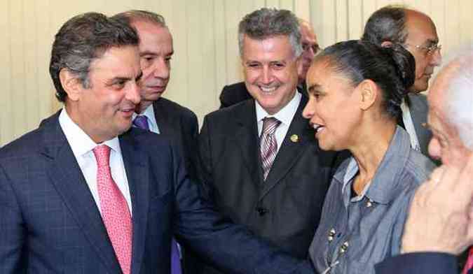 Os presidenciveis Acio Neves e Marina Silva se reuniram no gabinete do senador Pedro Simon para discutir formas de barrar mudanas(foto: George Gianni/PSDB/Divulgao)