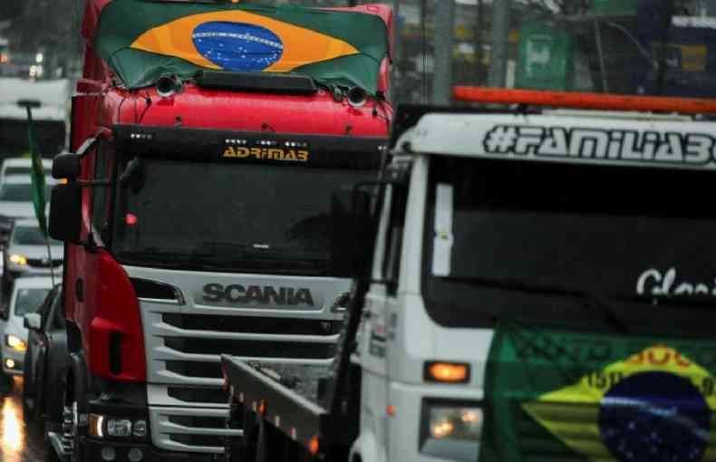 Caminhoneiros de diversas partes do Brasil, como em Gravata (RS), fizeram manifestaes pr-Bolsonaro