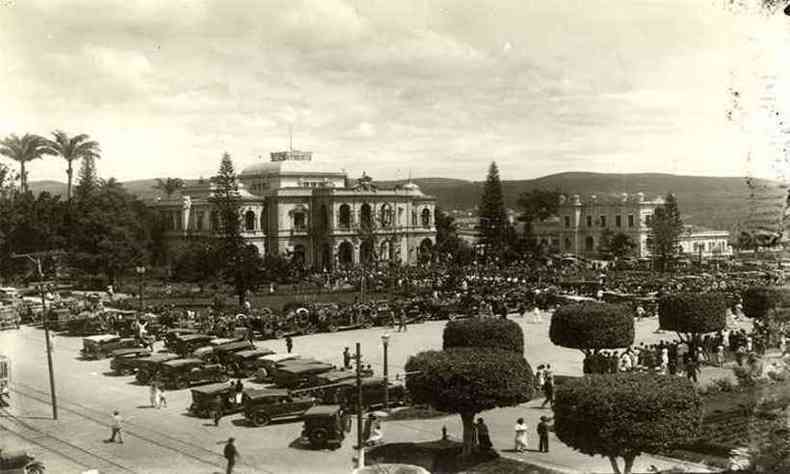 Praça da Liberdade na década de 1920. A jovem capital mineira teve de enfrentar grave crise de saúde no fim de 1918(foto: Igino Bonfioli/Arquivo EM)