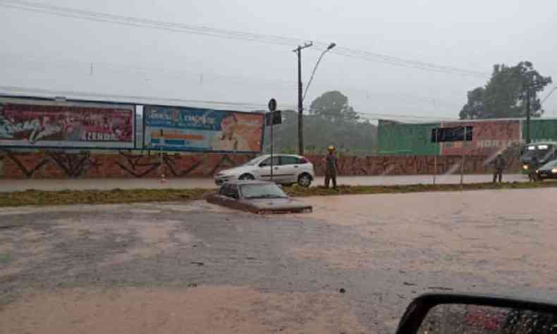 Chuva causou estragos em vrios bairros da capital(foto: Reproduo)