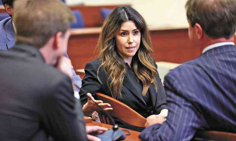 Camille Vasquez, advogada de Depp, durante sesso no tribunal de Fairfax
