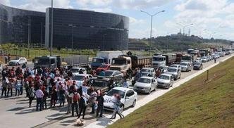 Interdição de vias estratégicas, como a ligação com o aeroporto de Confins, pode desencadear atitudes mais enérgicas(foto: Paulo Filgueiras/EM/D.A Press) Interdição de vias estratégicas, como a ligação com o aeroporto de Confins, pode desencadear atitudes mais enérgicas(foto: Paulo Filgueiras/EM/D.A Press)