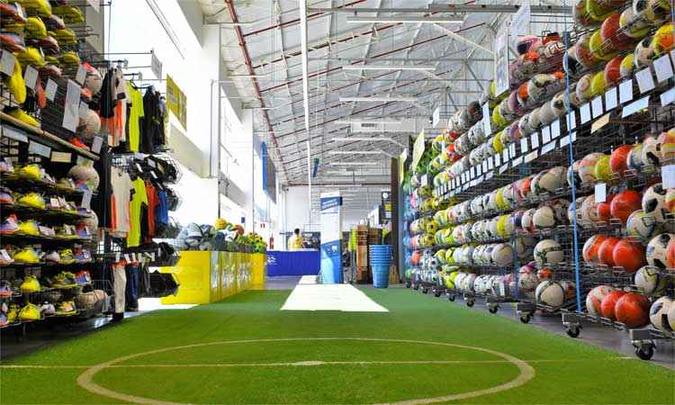 Na Decathlon, presente em oito estados, como São Paulo e Minas, a procura pelo traje, nas versões verde e amarelo, aumentou(foto: Divulgação) Na Decathlon, presente em oito estados, como São Paulo e Minas, a procura pelo traje, nas versões verde e amarelo, aumentou(foto: Divulgação)