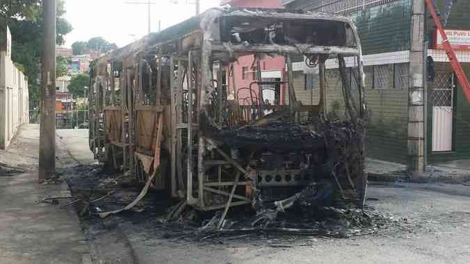 Coletivo da linha 637 foi incendiado na noite de sexta-feira no Bairro Minas Caixa, Regio de Venda NovaJuarez Rodrigues/EM/DA Press