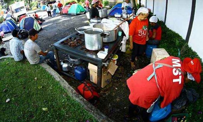 A estrutura de funcionamento é a mesma dos acampamentos recém-criados do Movimento dos Trabalhadores Rurais Sem Terra (foto: Heuler Andrey/AFP) A estrutura de funcionamento é a mesma dos acampamentos recém-criados do Movimento dos Trabalhadores Rurais Sem Terra (foto: Heuler Andrey/AFP)