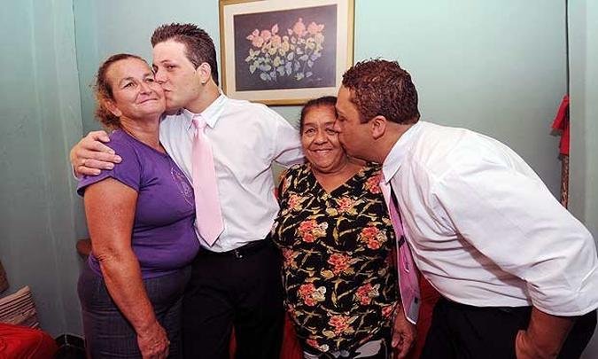 O casal com a família(foto: Gladyston Rodrigues/EM/D.A.Press) O casal com a família(foto: Gladyston Rodrigues/EM/D.A.Press)