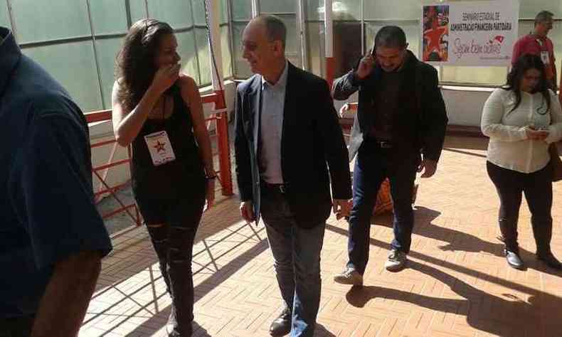 Presidente do PT, Rui Falco, chega para encontro do partido em Belo Horizonte(foto: Marcelo da Fonseca/EM/D.A. Press)