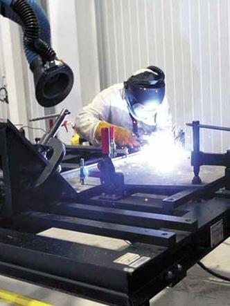 Depois de queda de 3,2% em 2014, produo industrial deve cair 0,43%(foto: Edsio Ferreira/EM/D.A Press 11/6/13)