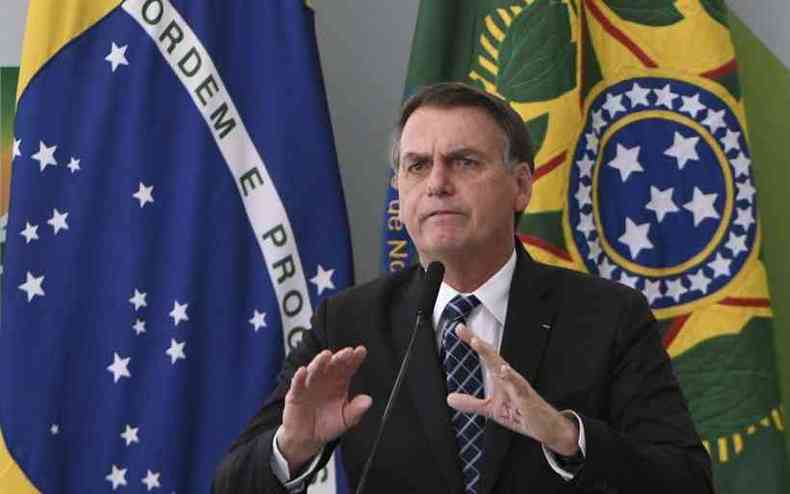 Segundo Bolsonaro, a manuteno do valor geraria um impacto adicional de R$ 100 bilhes nas contas pblicas(foto: Ed Alves/CB/D.A Press)