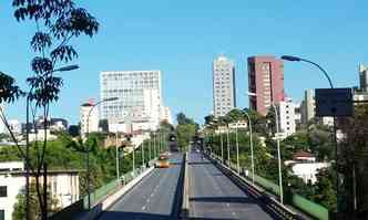 Belo Horizonte tem pouco movimento nesta quinta. Na foto, viaduto da Avenida Francisco Sales(foto: Jair Amaral/EM/DA Press)